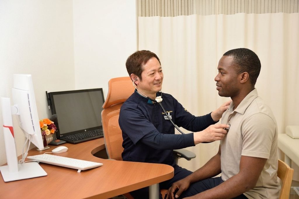 外国人患者の診察風景
